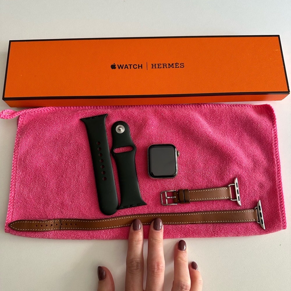 Apple Watch Series 6 - 40mm Gold w/ Hermes Strap